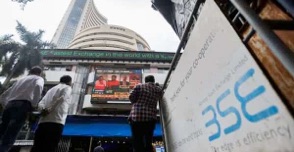 Sensex ends 580 pts down